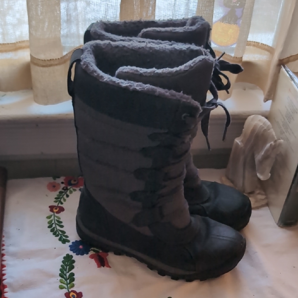 Cozy Black and Gray Winter Boots